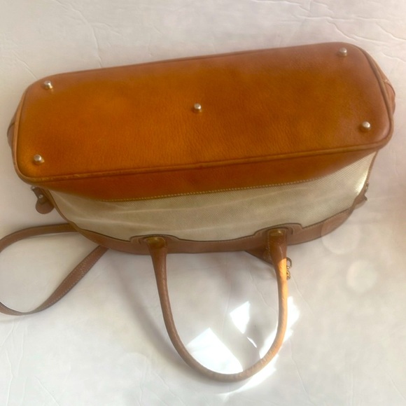 Lovely and practical cross body/top handle purse. - Picture 4 of 5